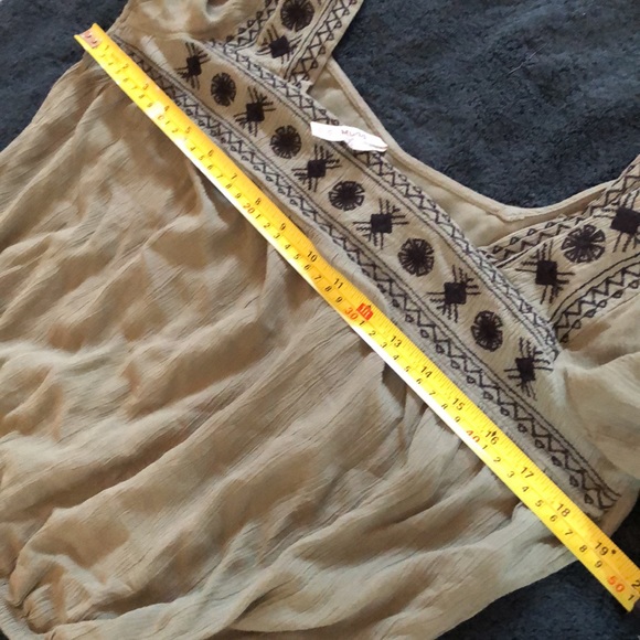 Mudd bohemian embroidered elastic hems short sleeved crinkly lightweight top - Picture 7 of 11